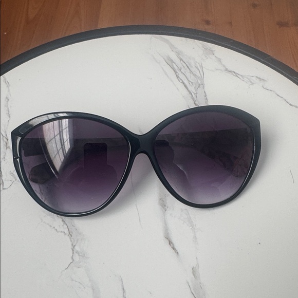 Kenneth Cole Reaction Black and Purple Sunglasses - Picture 2 of 5